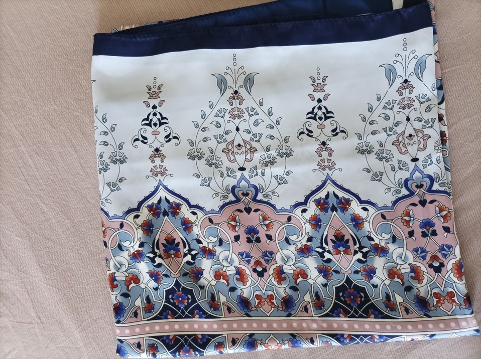 Desenli Eşarp - Görsel 3