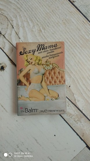 the balm sexy mama pudra