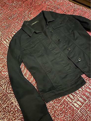 Mavi jeans siyah kot ceket