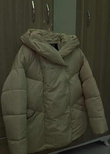 Stradivarius Kadın Şişme Mont - Görsel 3