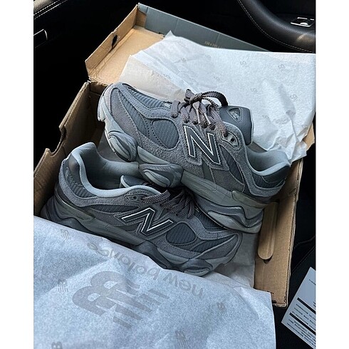 New Balance 9060 Magnet