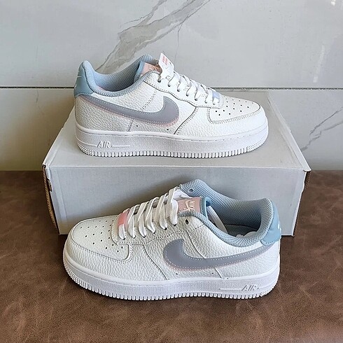 Nike Air Force 1 LV8