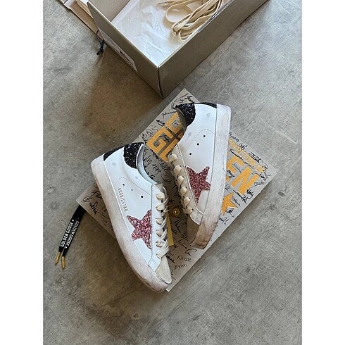 GOLDEN GOOSE