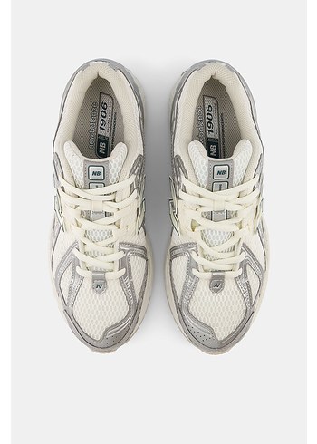 37 Beden New Balance 1906 Silver Metallic Cream