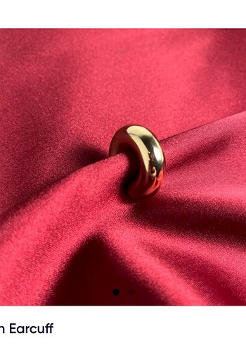 Gold Ballon Earcuff