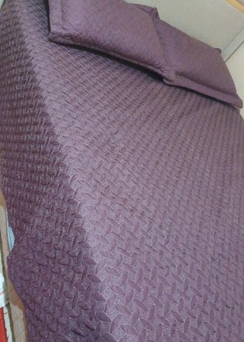 İşlemeli Parlak Mor Yatak Örtüsü - Görsel 2