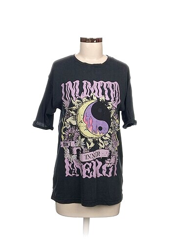 Bershka T-shirt %70 İndirimli.