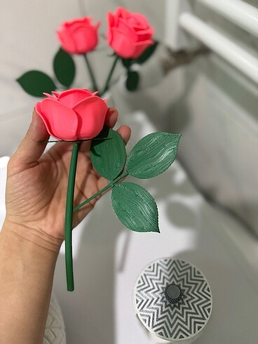  Beden kırmızı Renk Gül ve Vazo