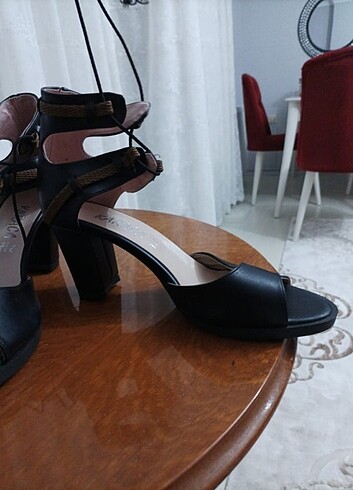 Karaca Bağcıklı topuklu ayakkabı 