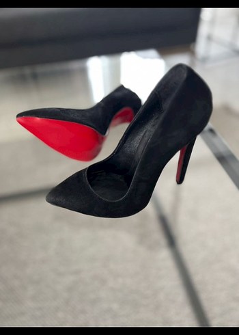 İnce topuklu stiletto