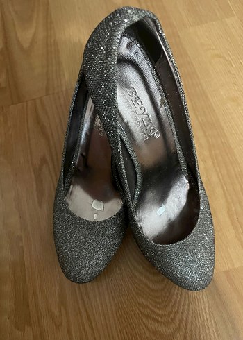 zara 40