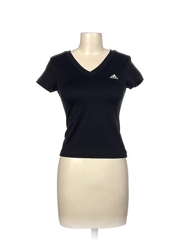Adidas T-shirt %70 İndirimli.