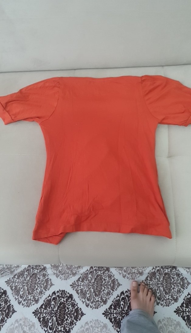 Düğmeli Kısa Kollu Kırmızı V Yaka Kadın Bluz - Görsel 2