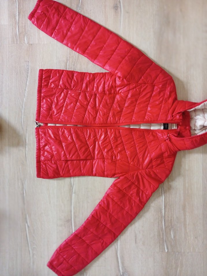 Kırmızı Kapüşonlu Kadın Kışlık Mont - Görsel 4