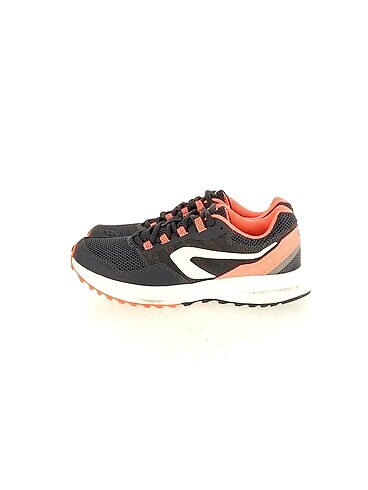 Decathlon Spor Ayakkabı %70 İndirimli.