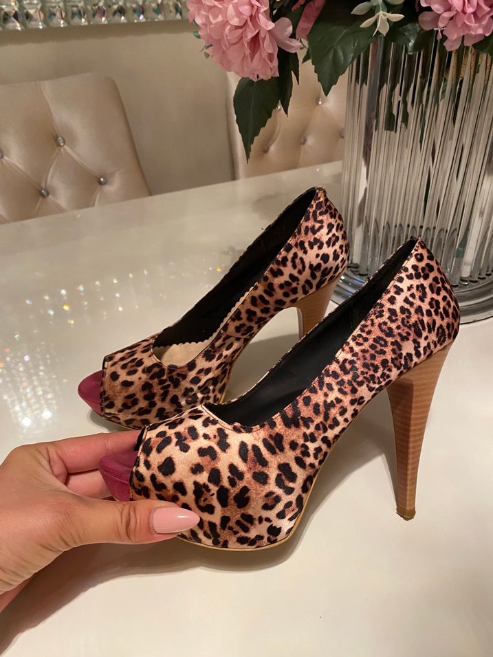 Leopar Desenli Pembe Süet Topuklu Kadın Ayakkabı - Görsel 4