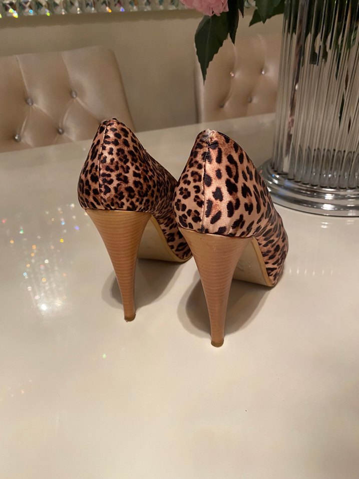 Leopar Desenli Pembe Süet Topuklu Kadın Ayakkabı - Görsel 5