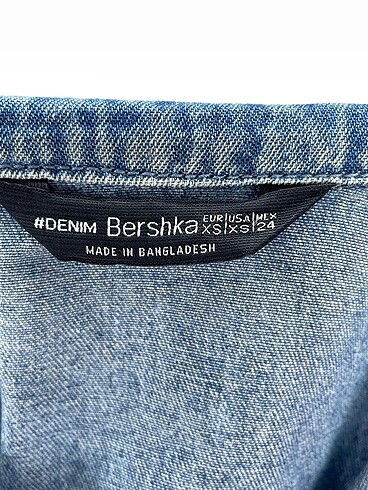 xs Beden çeşitli Renk Bershka Gömlek %70 İndirimli.