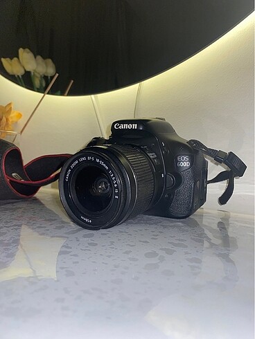 CANON EOS 600 D FOTOĞRAF MAKİNESÇ