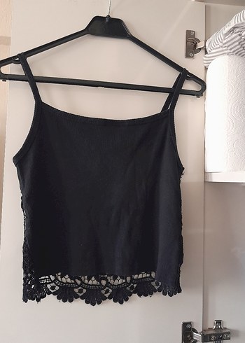 l Beden Siyah Dantel İşlemeli Kısa Crop Top