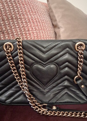 GUCCİ siyah deri işleme altın zincirli çanta - Görsel 2