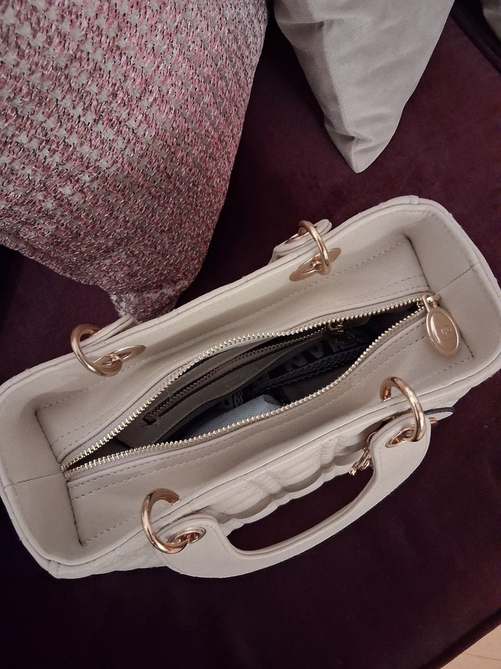 DİOR krem bej deri işlemeli çanta - Görsel 3