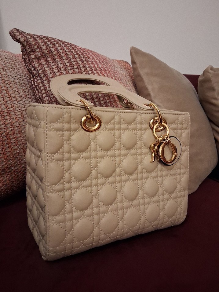 DİOR krem bej deri işlemeli çanta - Görsel 4