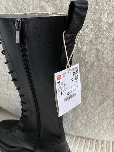 37 Beden Stradivarius siyah çizme