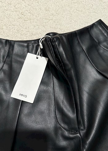 Siyah Deri Mini Şort - Görsel 2