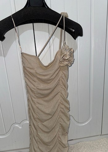 Bej Uzun Drapeli İnce Askılı Elbise - Görsel 2