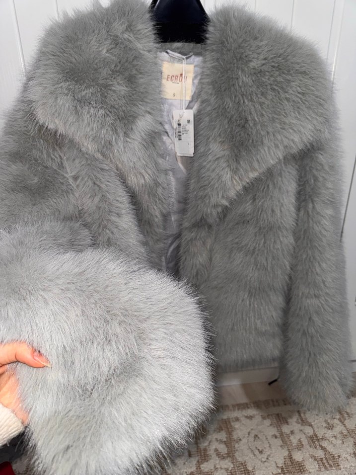 Ecrou Gri Kürk Kadın - Görsel 3