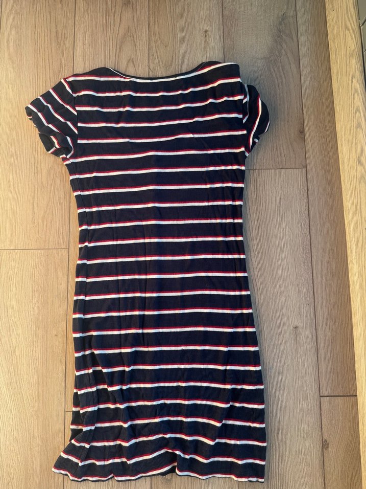 Düğmeli Çizgili Midi Elbise - Görsel 3