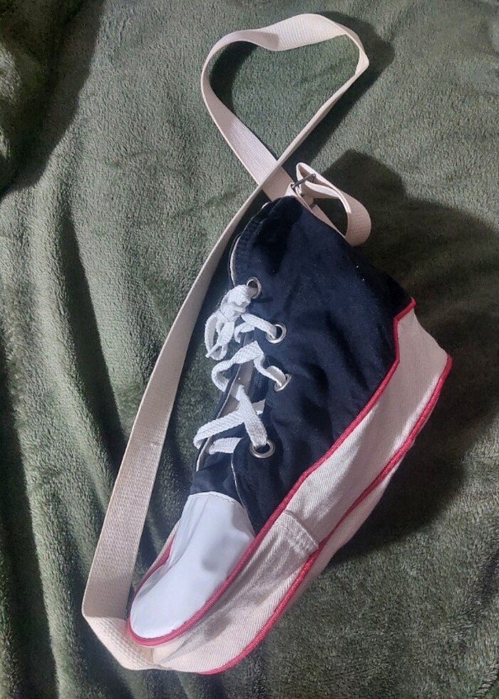 Y2K Converse Ayakkabı Şeklinde Çanta - Görsel 2