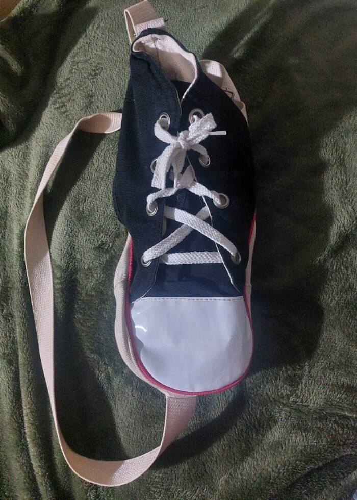 Y2K Converse Ayakkabı Şeklinde Çanta - Görsel 3