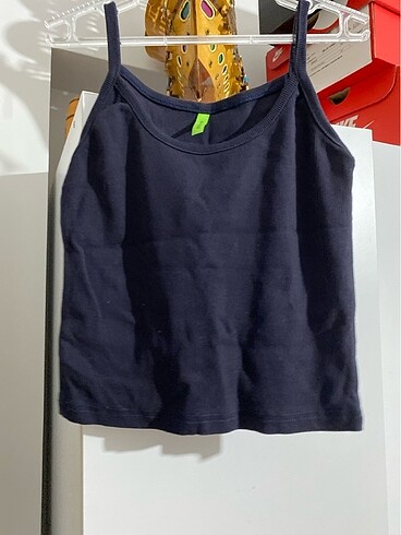 Lacivert askılı likralı kumaş crop