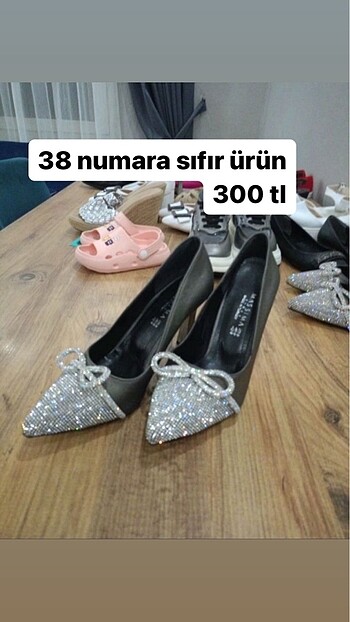 Taşlı ayakabı