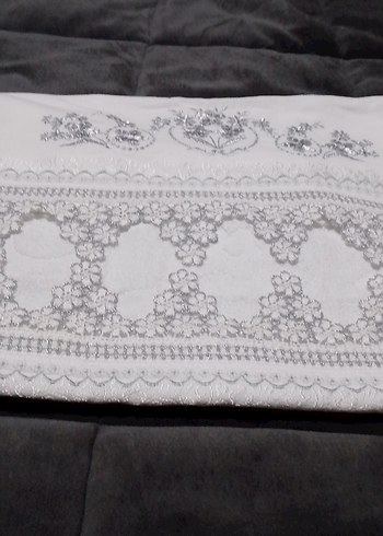 İşlemeli Beyaz Gri Masa Örtüsü - Görsel 4