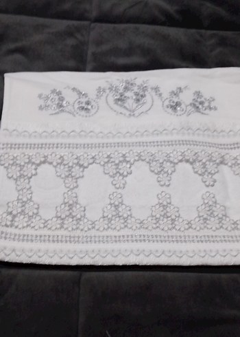 İşlemeli Beyaz Gri Masa Örtüsü - Görsel 3