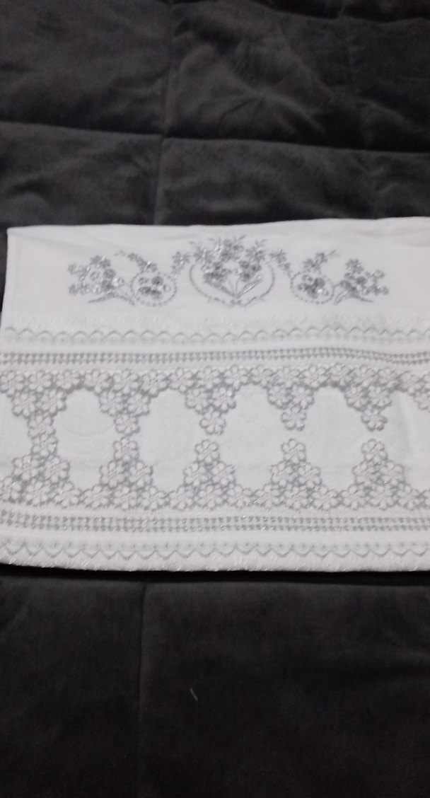 İşlemeli Beyaz Gri Masa Örtüsü - Görsel 3