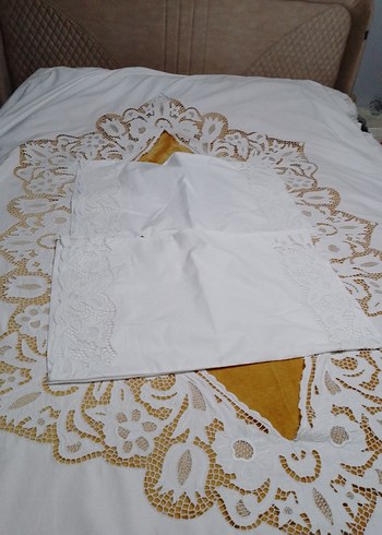 İşlemeli Beyaz yatak Örtüsü - Görsel 2