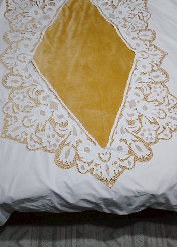 İşlemeli Beyaz yatak Örtüsü - Görsel 5