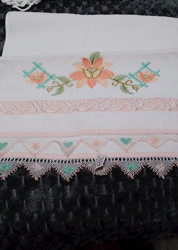 İşlemeli Beyaz yatak Örtüsü - Görsel 4