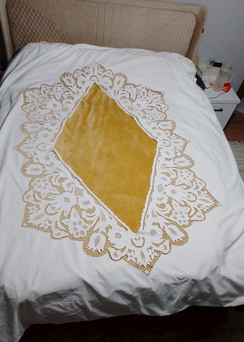 İşlemeli Beyaz yatak Örtüsü - Görsel 3