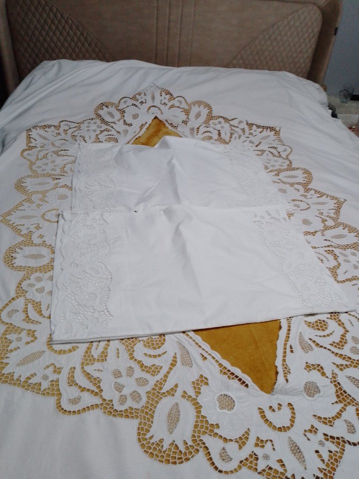 İşlemeli Beyaz yatak Örtüsü - Görsel 2