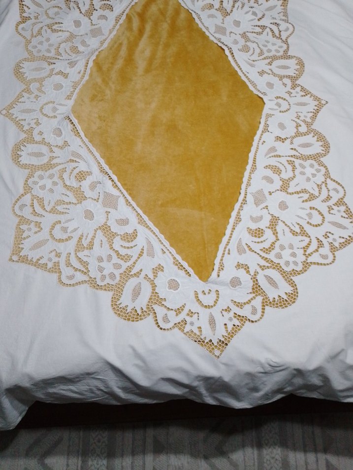İşlemeli Beyaz yatak Örtüsü - Görsel 5