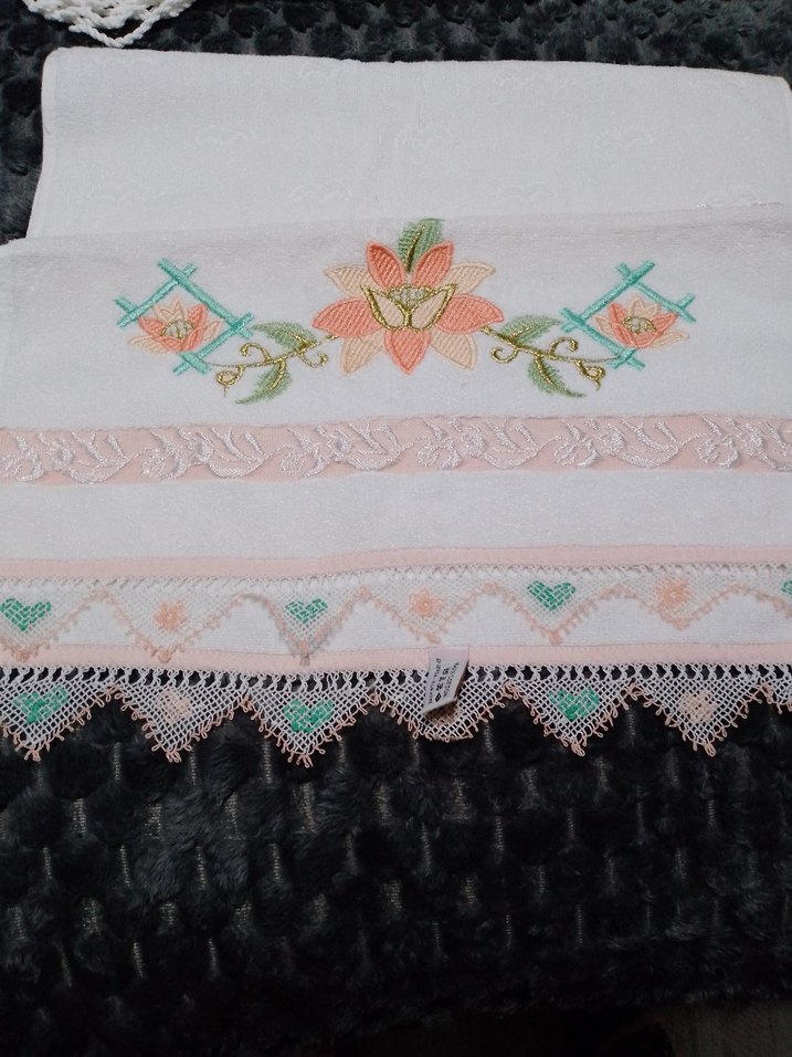 İşlemeli Beyaz yatak Örtüsü - Görsel 4