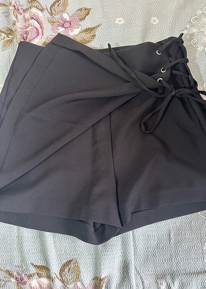 Siyah Bağlama ve Kuşgözü Dtylı Şort Etek - Görsel 3