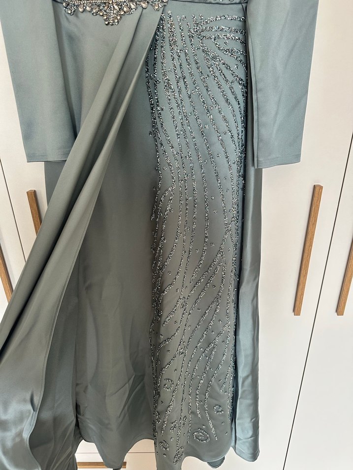 Gri (Adaçayı Yeşili) Uzun Kollu Drapeli Kadın Abiye Elbise - Görsel 4