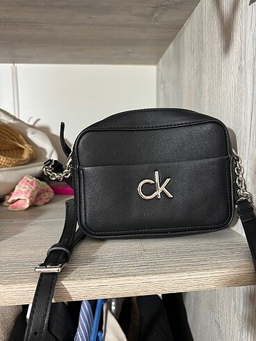 Siyah Calvin klein askılı çanta