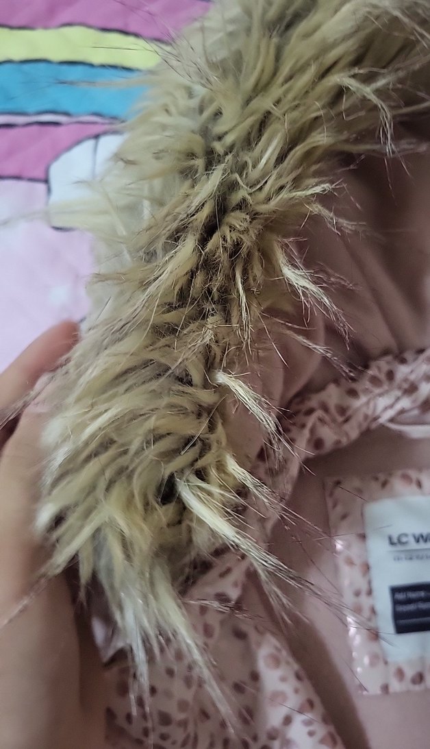 Kız Çocuk Bej Kapüşonlu Kürklü Mont - Görsel 3